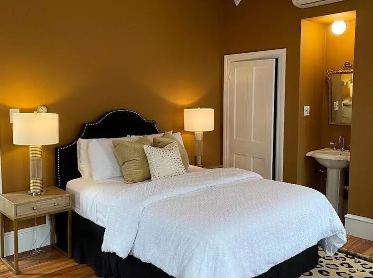 The Hugh Boutique B&b