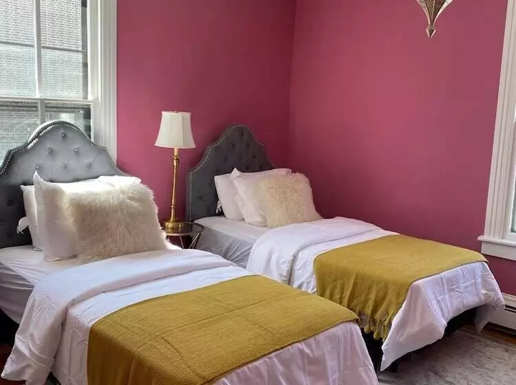 The Hugh Boutique B&b