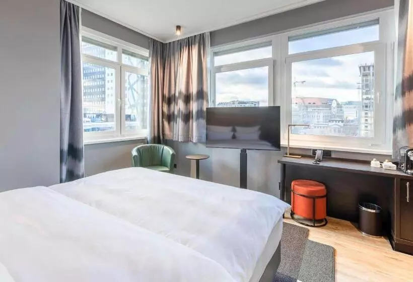 هتل Titanic Comfort Kurfürstendamm