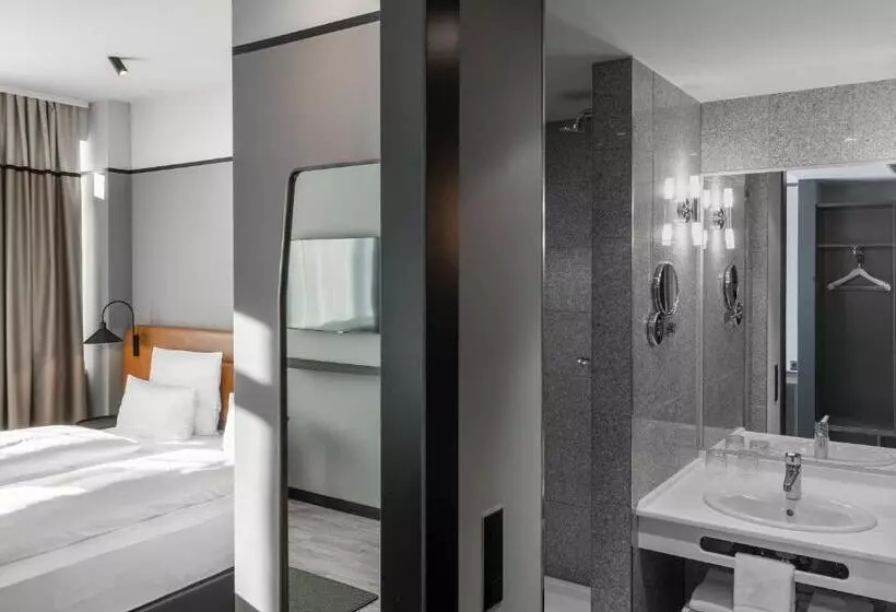 هتل Titanic Comfort Kurfürstendamm