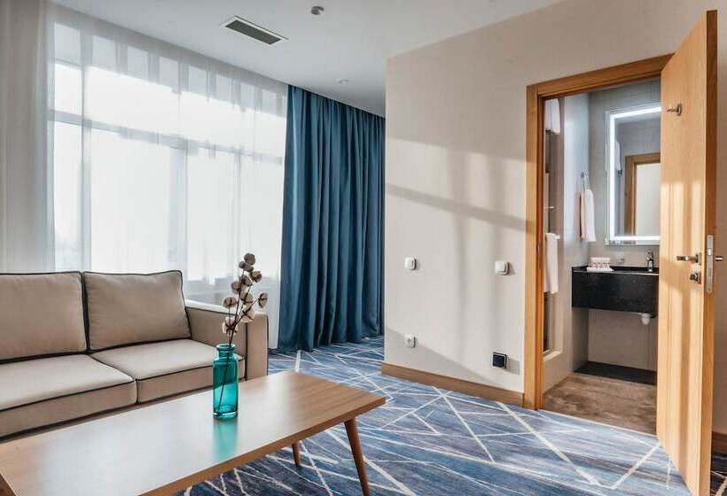 酒店 Ramada By Wyndham Astana