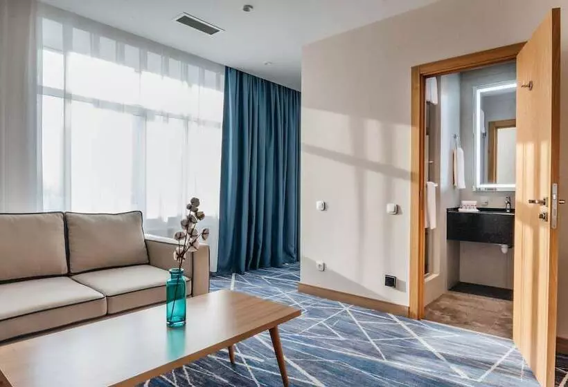 Отель Ramada By Wyndham Astana