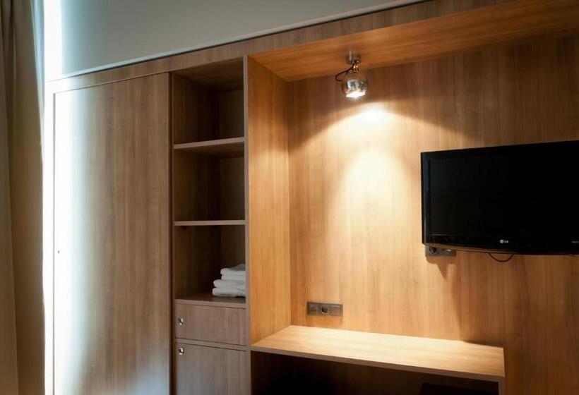 Отель Metropolis