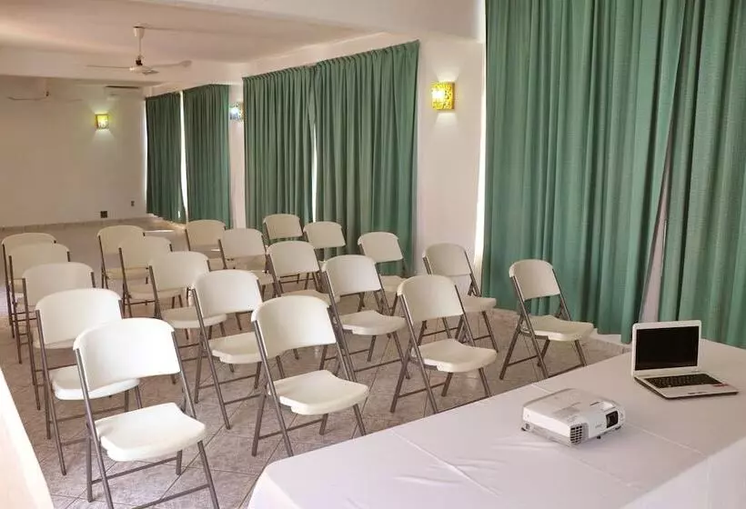 Отель Surf Olas Altas