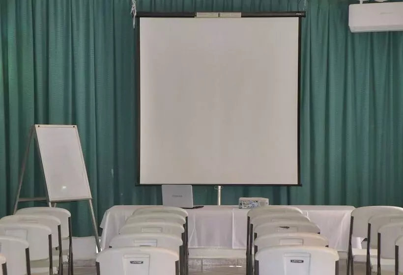 Отель Surf Olas Altas