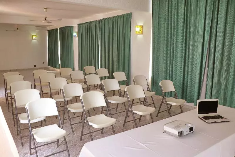 Отель Surf Olas Altas