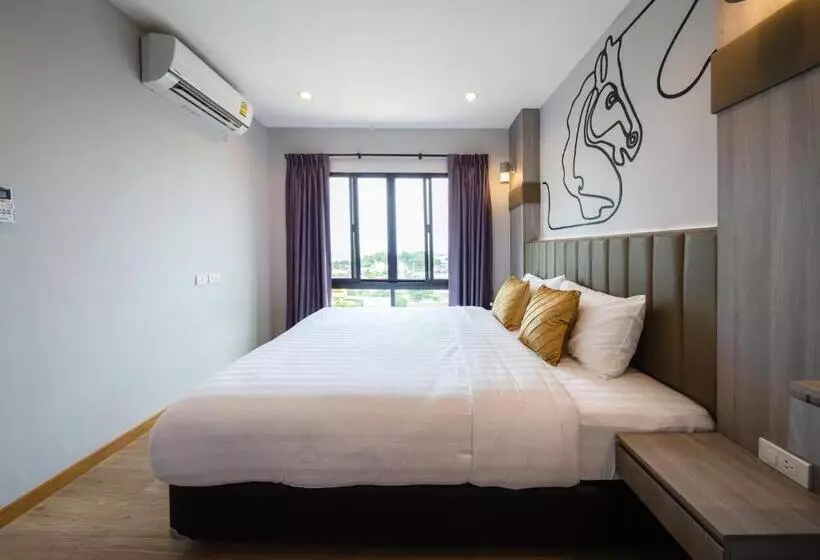 Horsehill Hotel Sriracha