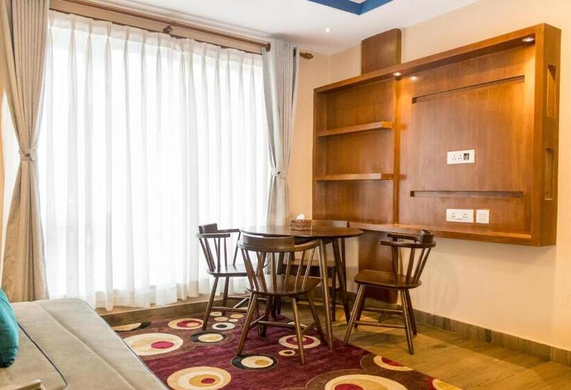 هتل Himalayan Suite