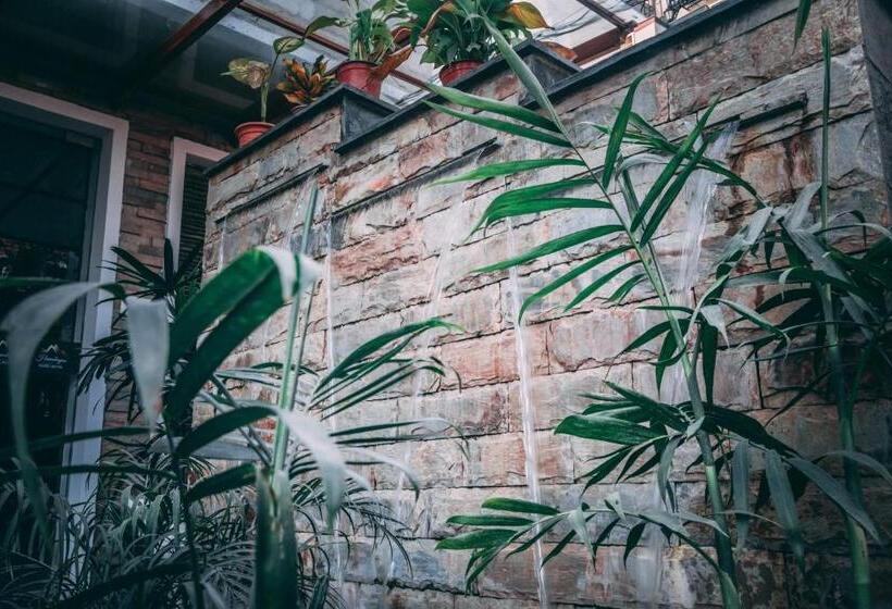 هتل Himalayan Suite