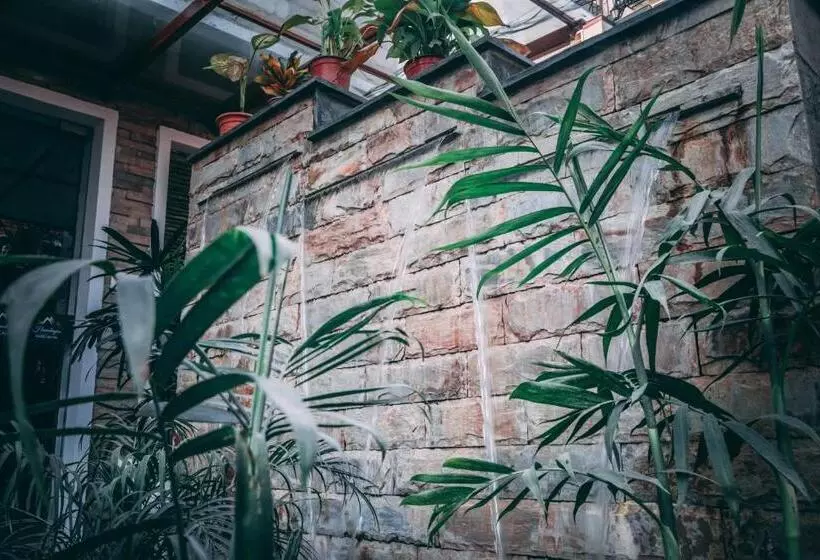 هتل Himalayan Suite