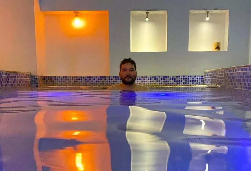 هتل Himalayan Suite