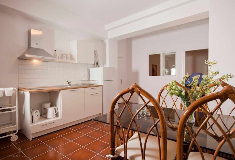 膳宿费 Zennova 31 Kallithea Blue Paradise