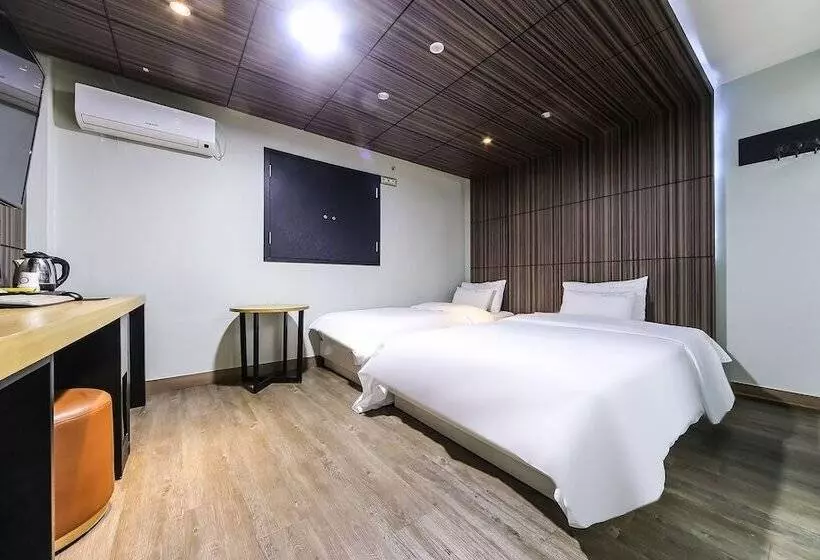 Motelli Changwon Myeongseo Dong Haru