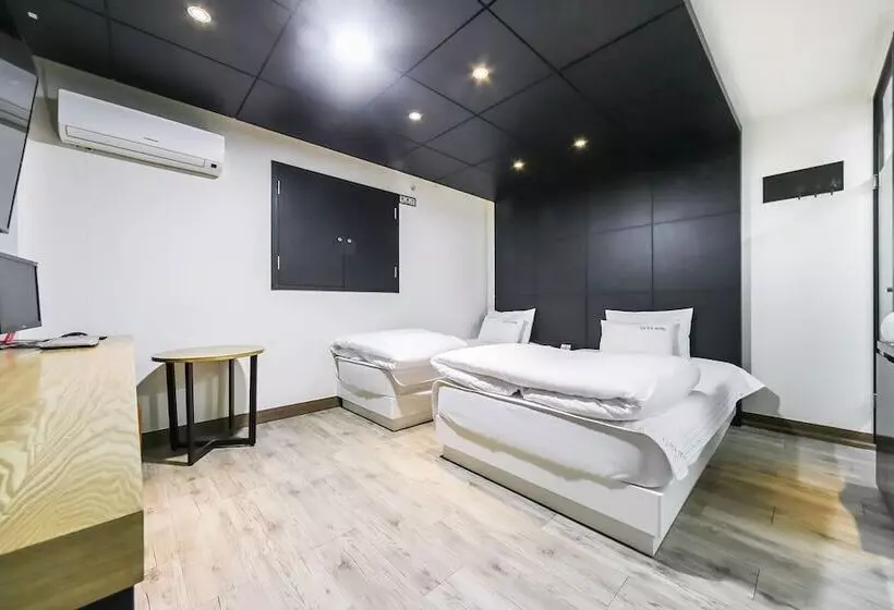 Motelli Changwon Myeongseo Dong Haru