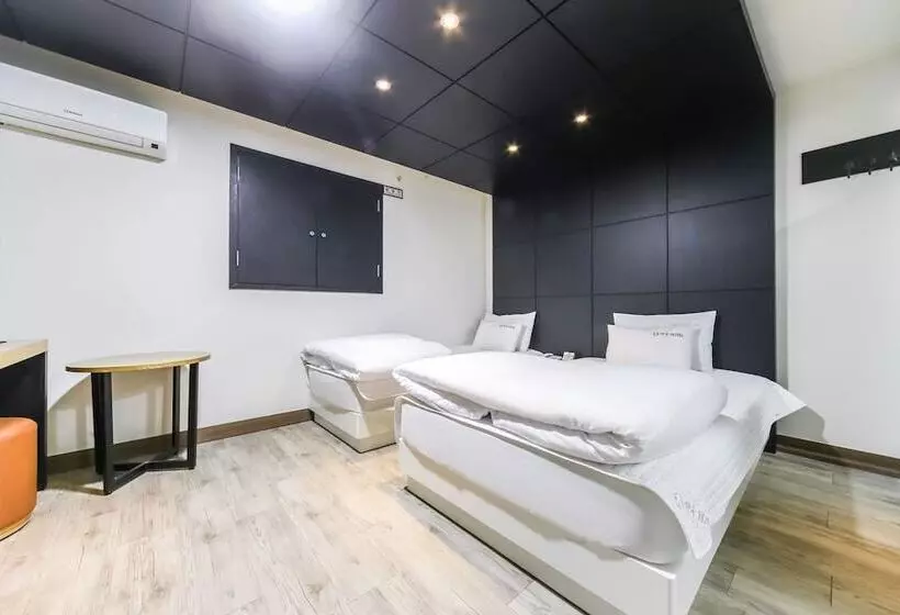 Motelli Changwon Myeongseo Dong Haru