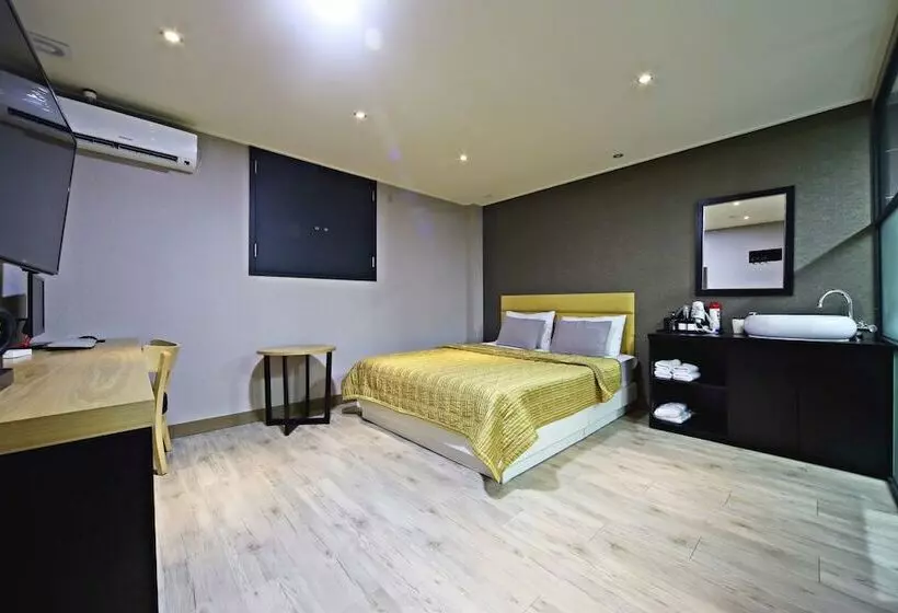 Motelli Changwon Myeongseo Dong Haru