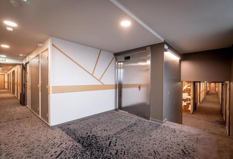 هتل Ibis Styles Valenciennes Petite Foret