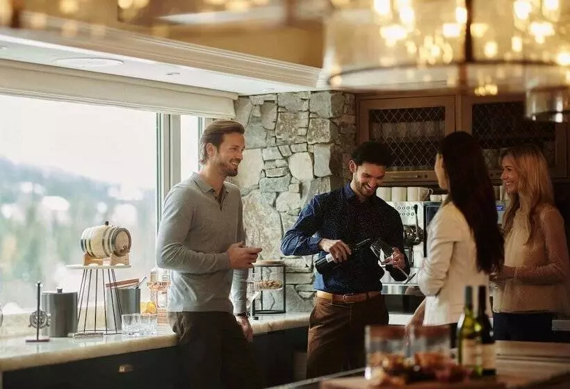 ホテル Fairmont Chateau Whistler Gold Experience