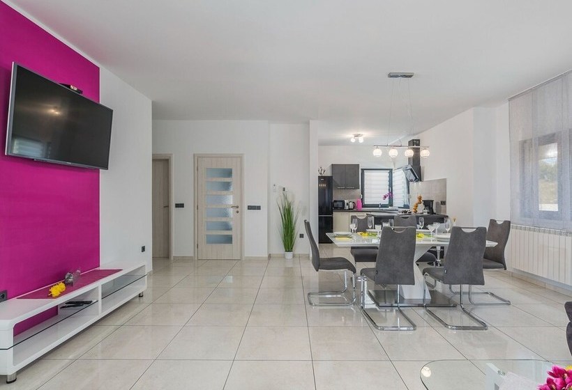 New And Modern Villa With Private Pool And Summer Kitchen In Central Istria