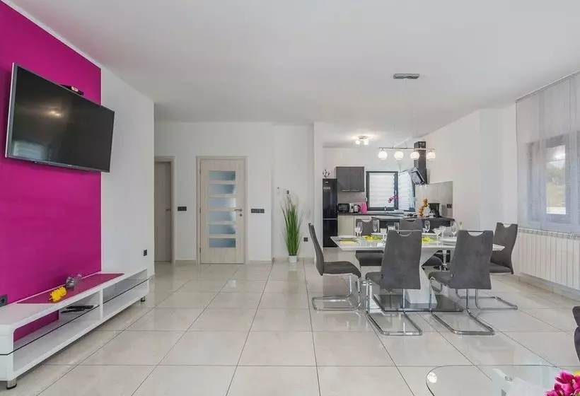 New And Modern Villa With Private Pool And Summer Kitchen In Central Istria