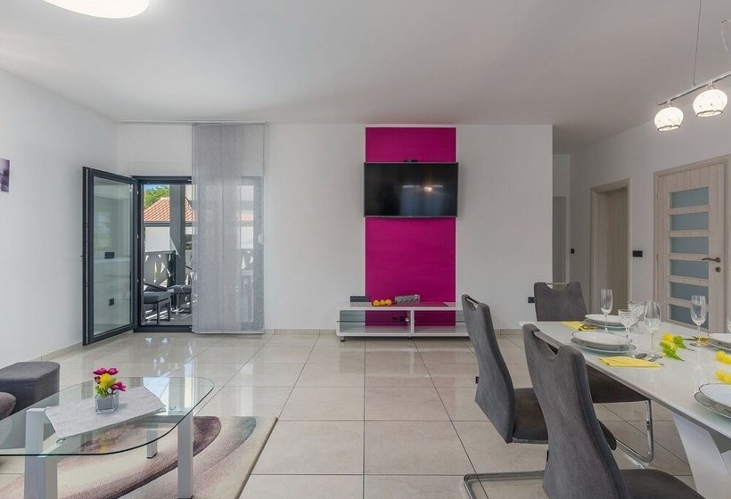 New And Modern Villa With Private Pool And Summer Kitchen In Central Istria