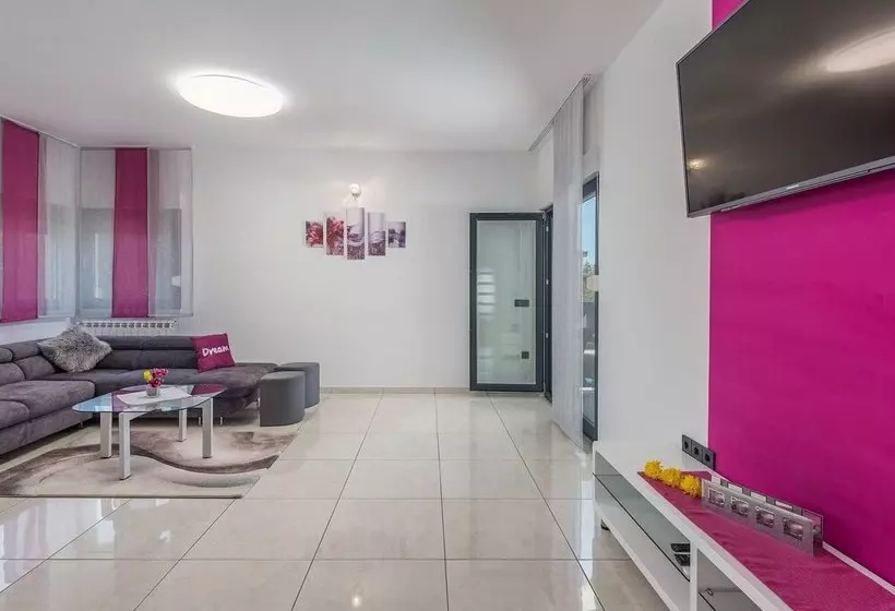 New And Modern Villa With Private Pool And Summer Kitchen In Central Istria