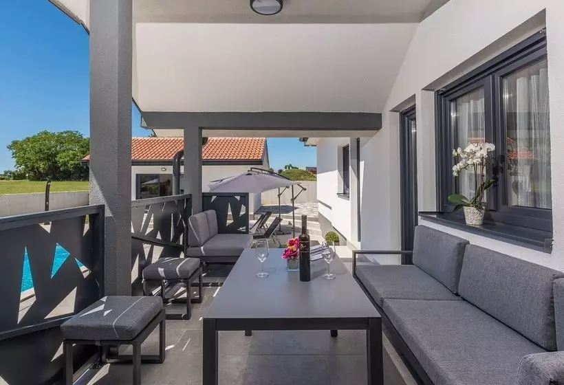 New And Modern Villa With Private Pool And Summer Kitchen In Central Istria
