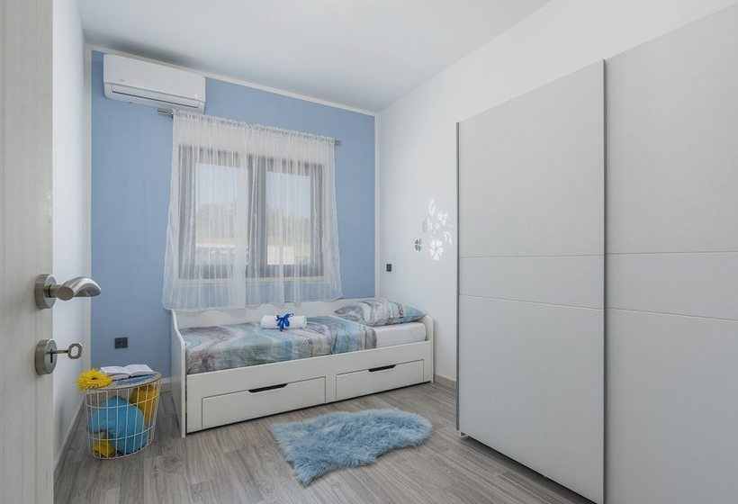 New And Modern Villa With Private Pool And Summer Kitchen In Central Istria