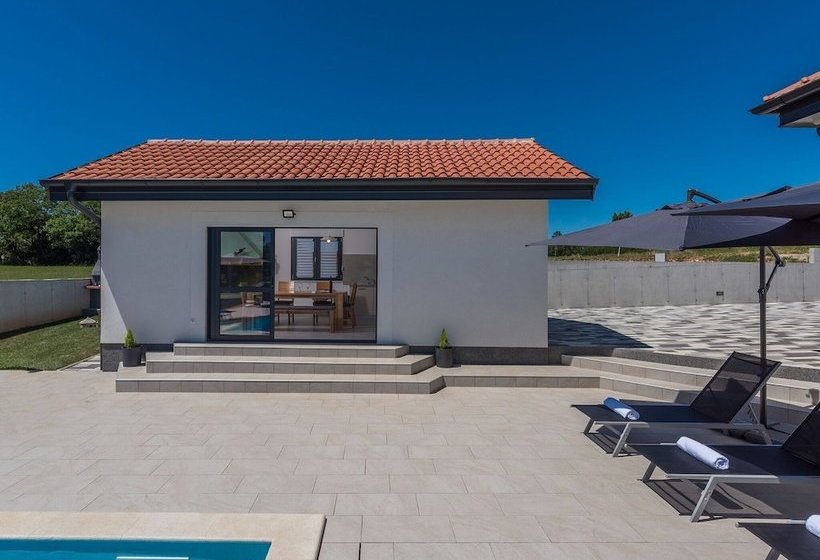 New And Modern Villa With Private Pool And Summer Kitchen In Central Istria