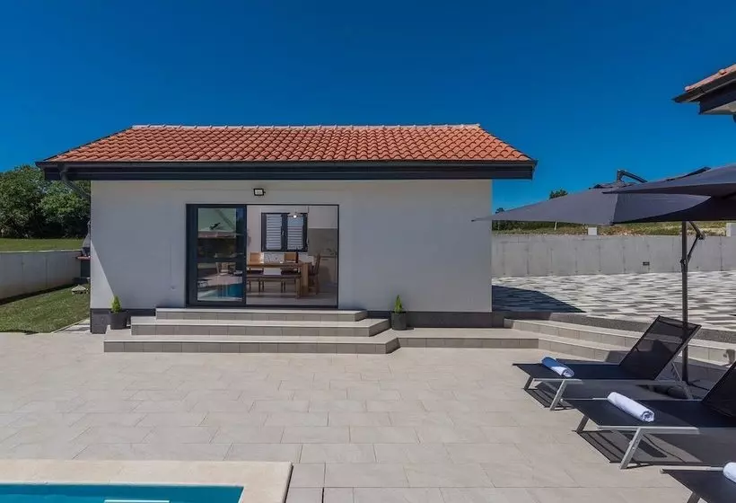 New And Modern Villa With Private Pool And Summer Kitchen In Central Istria