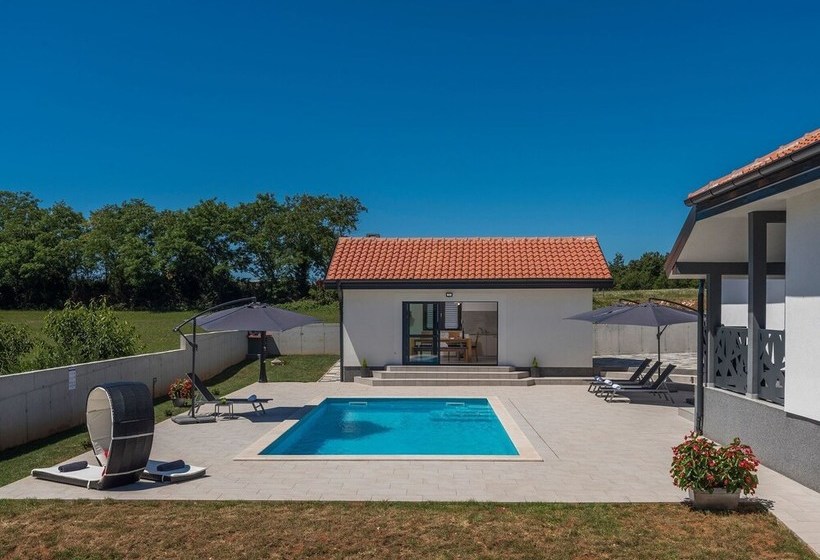 New And Modern Villa With Private Pool And Summer Kitchen In Central Istria