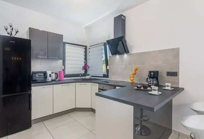 New And Modern Villa With Private Pool And Summer Kitchen In Central Istria