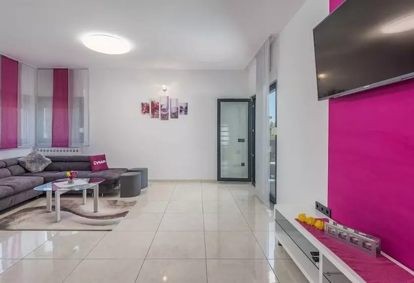 New And Modern Villa With Private Pool And Summer Kitchen In Central Istria