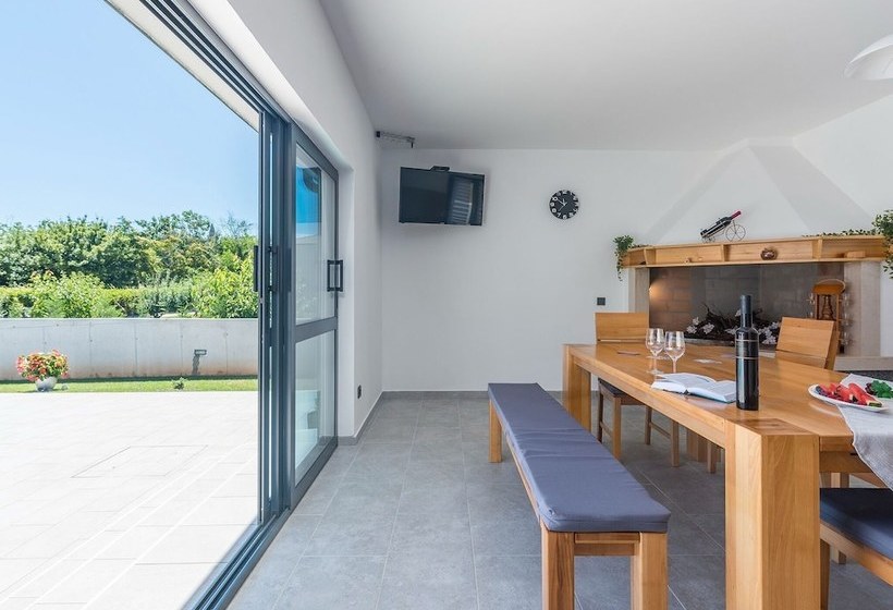 New And Modern Villa With Private Pool And Summer Kitchen In Central Istria
