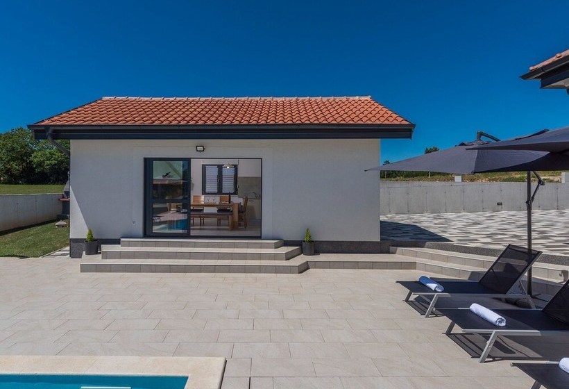 New And Modern Villa With Private Pool And Summer Kitchen In Central Istria