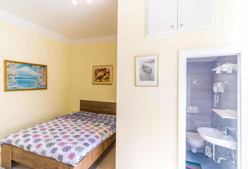 פנסיון Rooms Katja & Lara