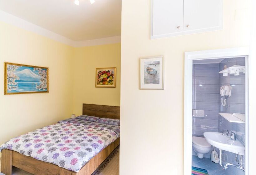 פנסיון Rooms Katja & Lara