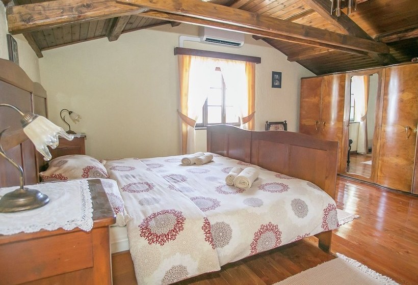 Unique Villa For Up To 8 Persons, With Pool, Hot Tub & Beautiful Garden