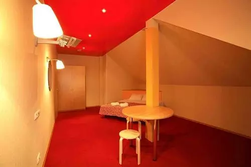 Red Apple Hotel