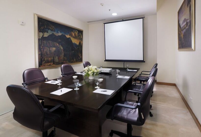 فندق Aryaduta Medan