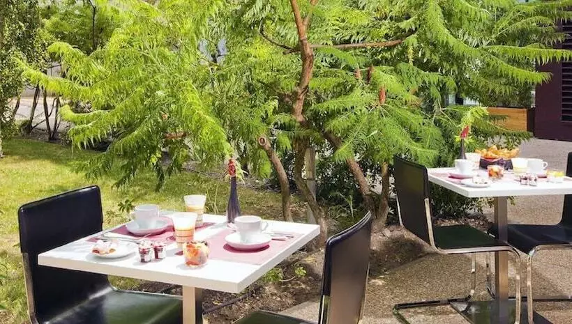 בית מלון כפרי Residhome Carrieres La Defense