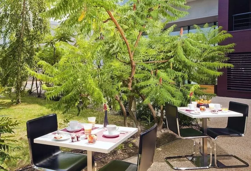 בית מלון כפרי Residhome Carrieres La Defense