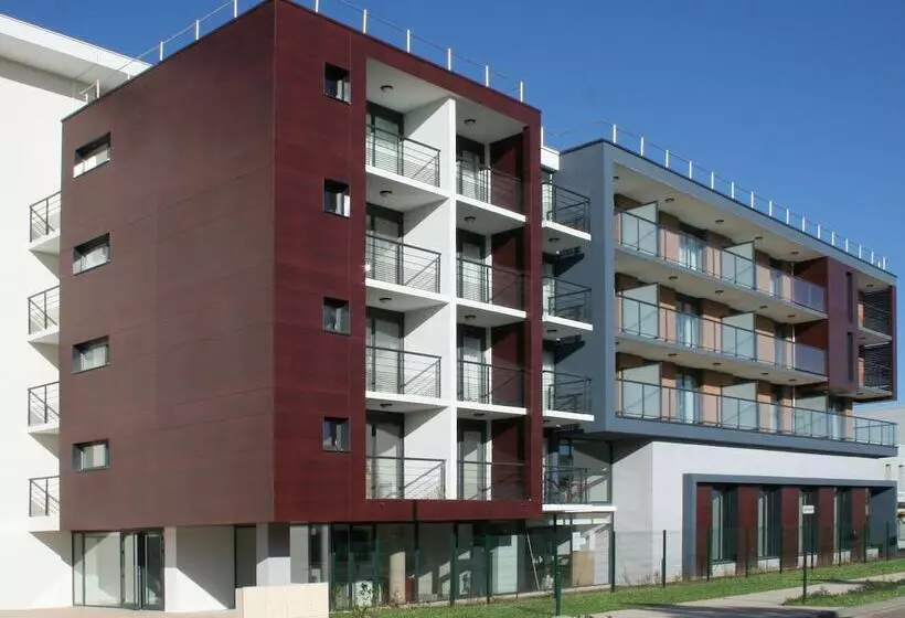 בית מלון כפרי Residhome Carrieres La Defense