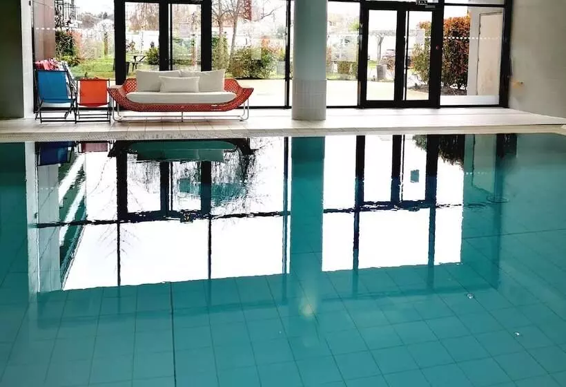 בית מלון כפרי Residhome Carrieres La Defense