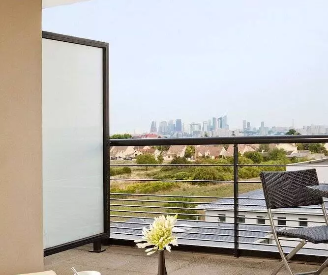 בית מלון כפרי Residhome Carrieres La Defense