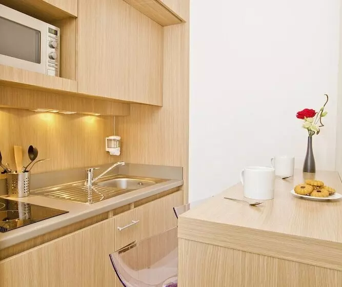 בית מלון כפרי Residhome Carrieres La Defense