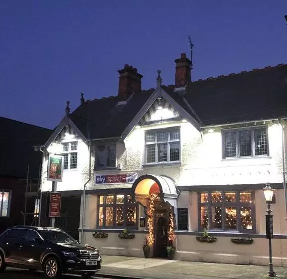 هتل The Saddle Inn