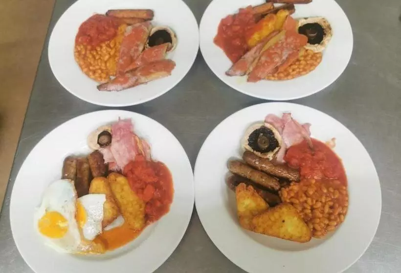 هتل The Saddle Inn