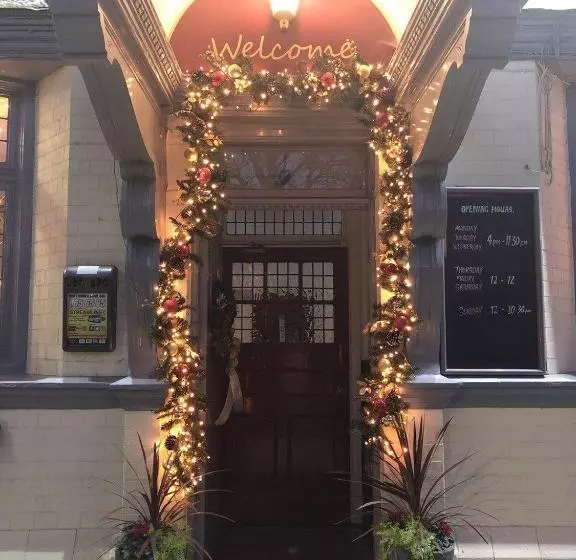 هتل The Saddle Inn