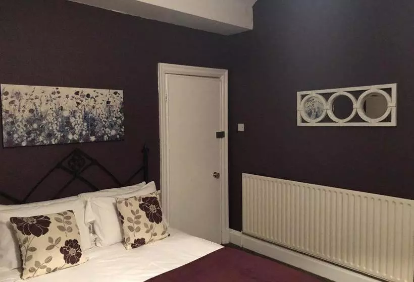 هتل The Saddle Inn